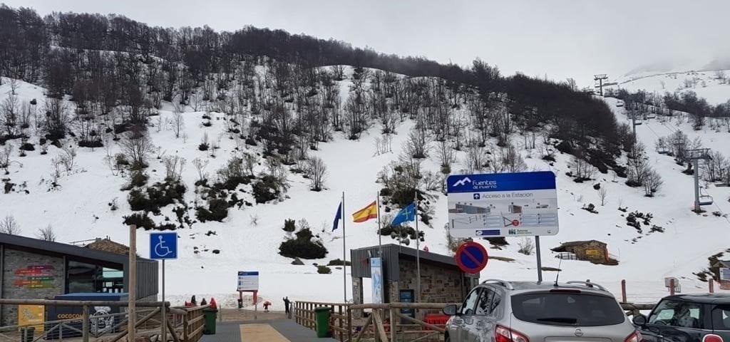 Entrada de la estación de esquí asturiana Fuentes de Invierno