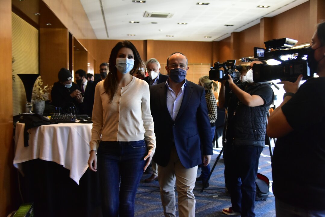 La n&uacute;mero 2 de la lista del PP a las elecciones catalanas y exportavoz de Cs en Catalu&ntilde;a, Lorena Rold&aacute;n (i), acompa&ntilde;ada del presidente del PP en Catalu&ntilde;a, Alejandro Fern&aacute;ndez (d) / EP