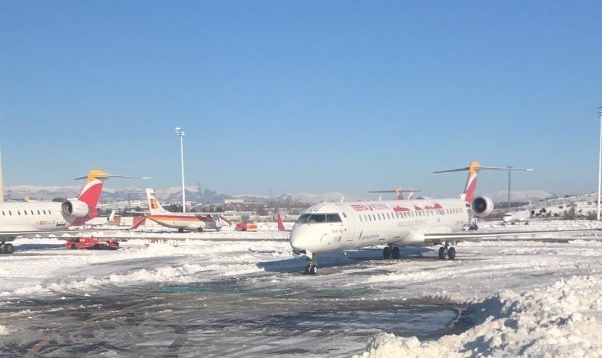 Avión de Iberia en el aeropuerto de Barajas