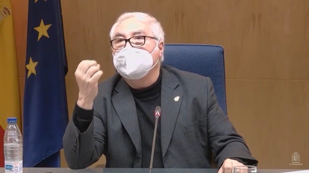 El ministro de Universidades, Manuel Castells, en la rueda de prensa de este jueves