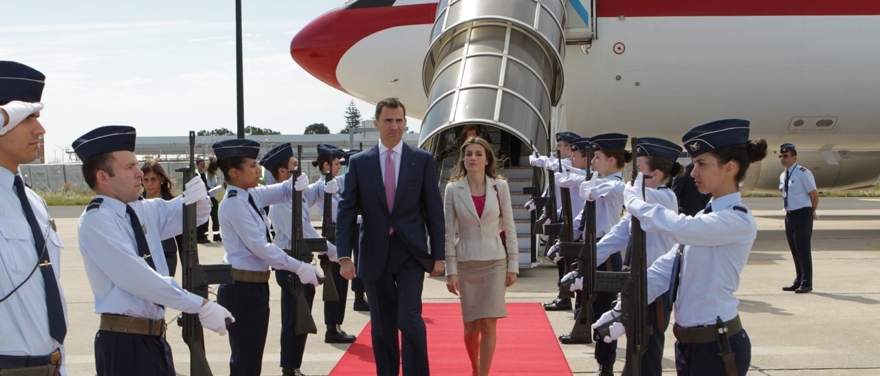 Los príncipes Felipe y Letizia, en un viaje a Portugal.