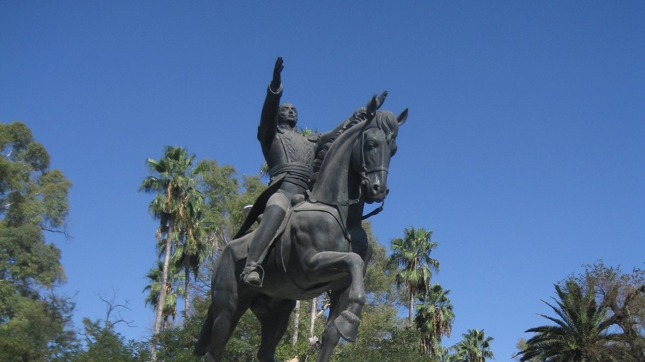 Estatua ecuestre de Simón Bolívar, en Sevilla.
