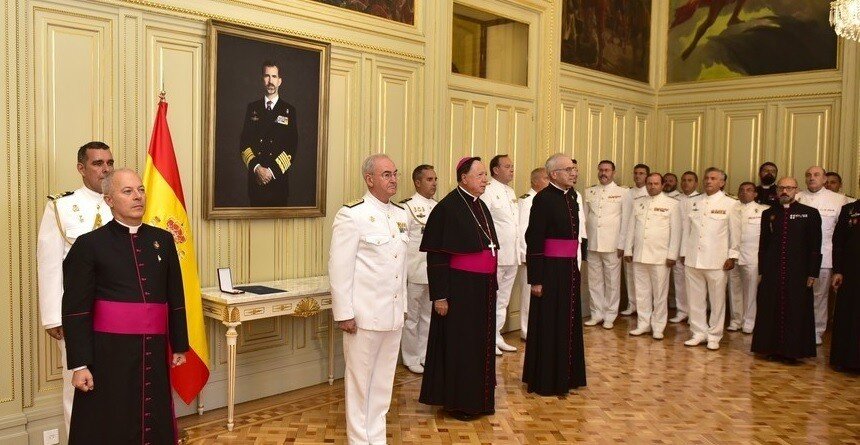 El ahora Jemad, Teodoro L&oacute;pez Calder&oacute;n, con el fallecido arzobispo castrense, Juan del R&iacute;o.