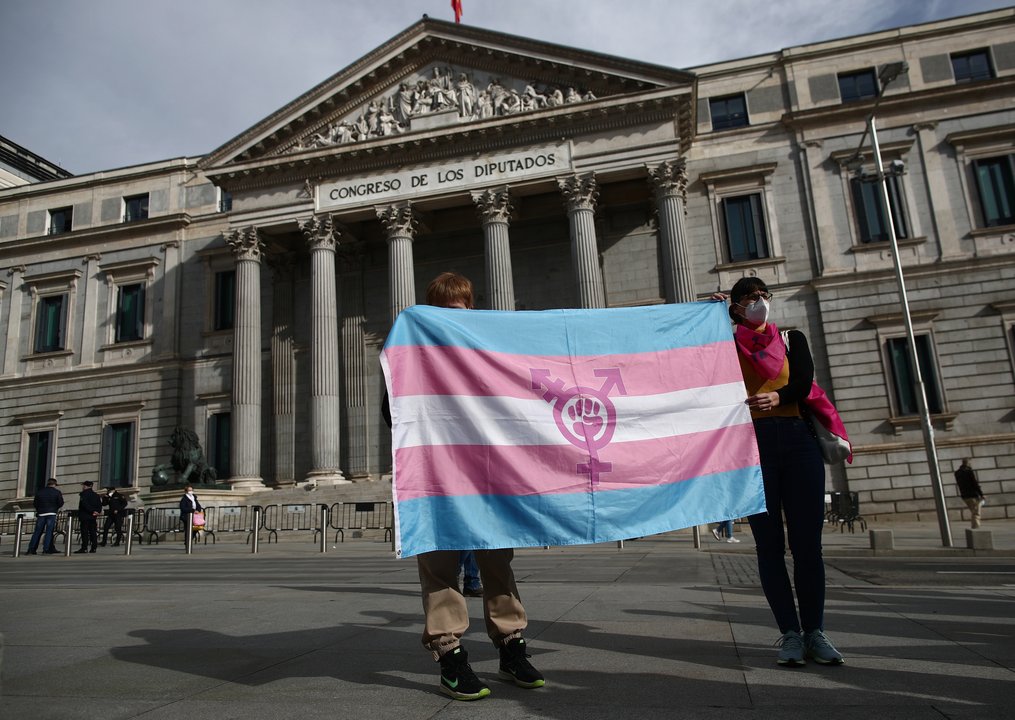 Concentración a favor de la ley de transexualidad ante el Congreso de los Diputados (Foto: Eduardo Parra / Europa Press).