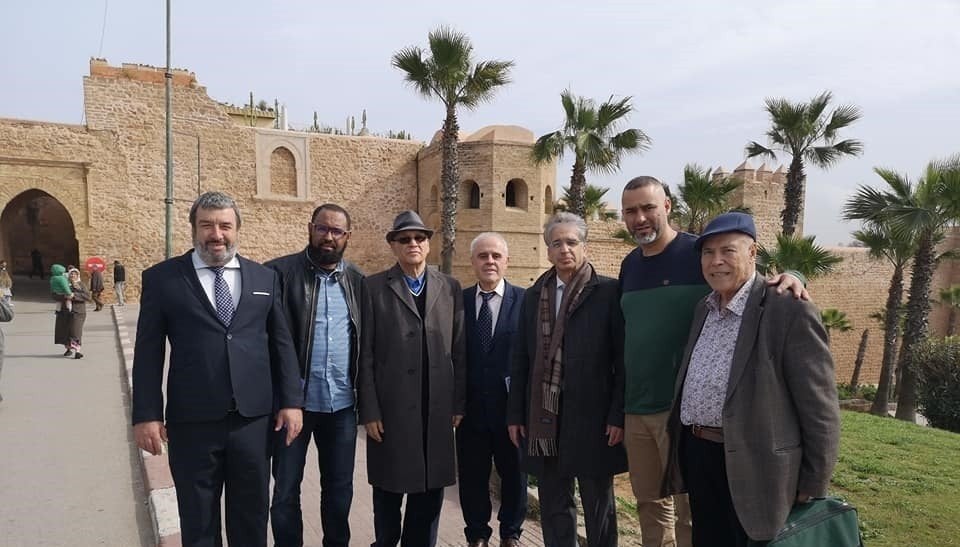 Algunos de los líderes de PRUNE, en Rabat, con representantes de colectivos moriscos.