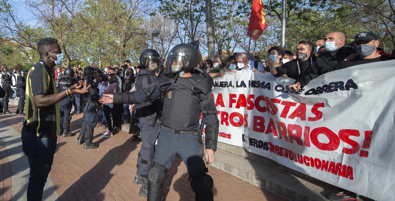 Polic&iacute;as de la UIP en el mitin de Vox en Vallecas