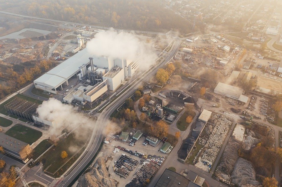 Vista aérea de una fábrica.