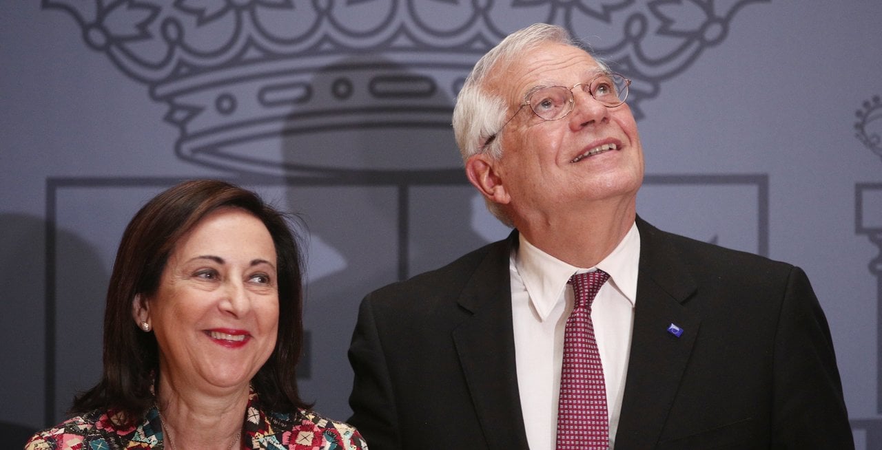 Josep Borrell, Alto Representante de la UE para la Política Exterior y Seguridad Común (PESC), y Margarita Robles, ministra de Defensa de España