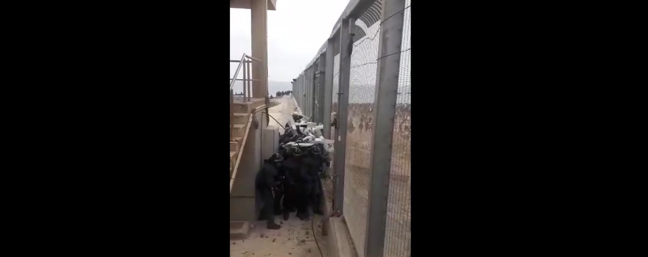 Antidisturbios de la Guardia Civil, en la frontera de Ceuta.