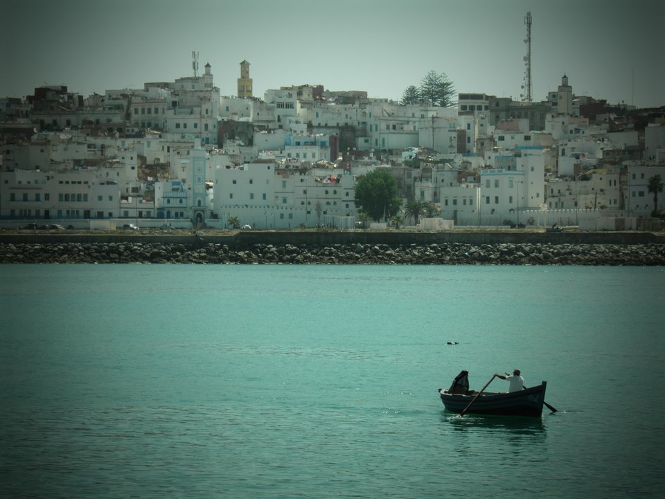 Ciudades como Larache esperan la reactivación económica que supone cada verano la llegada de los marroquíes residentes en Europa.
