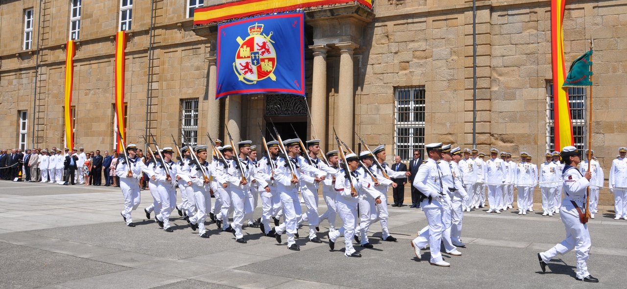 Desfile de la Armada en el Arsenal de Ferrol.