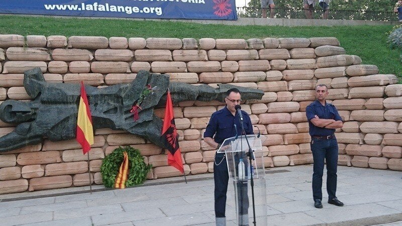 Homenaje de La Falange en la antiguo ubicaci&oacute;n del Cuartel de la Monta&ntilde;a.