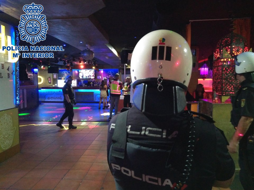 Policía discoteca canaria