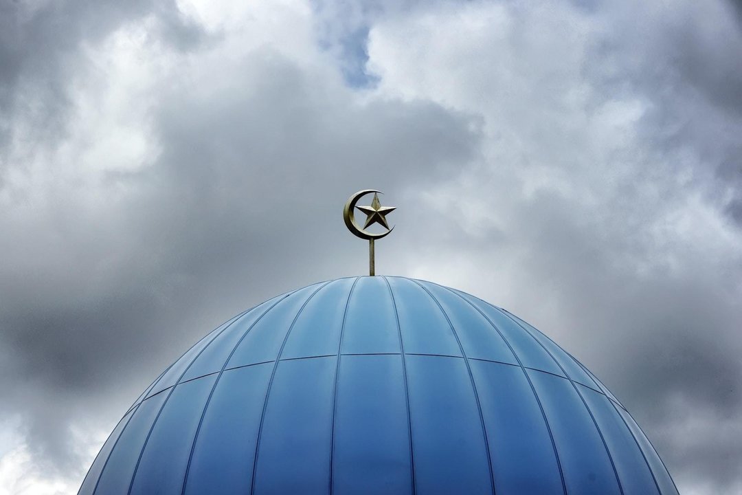 Adorno sobre la cúpula de una mezquita
