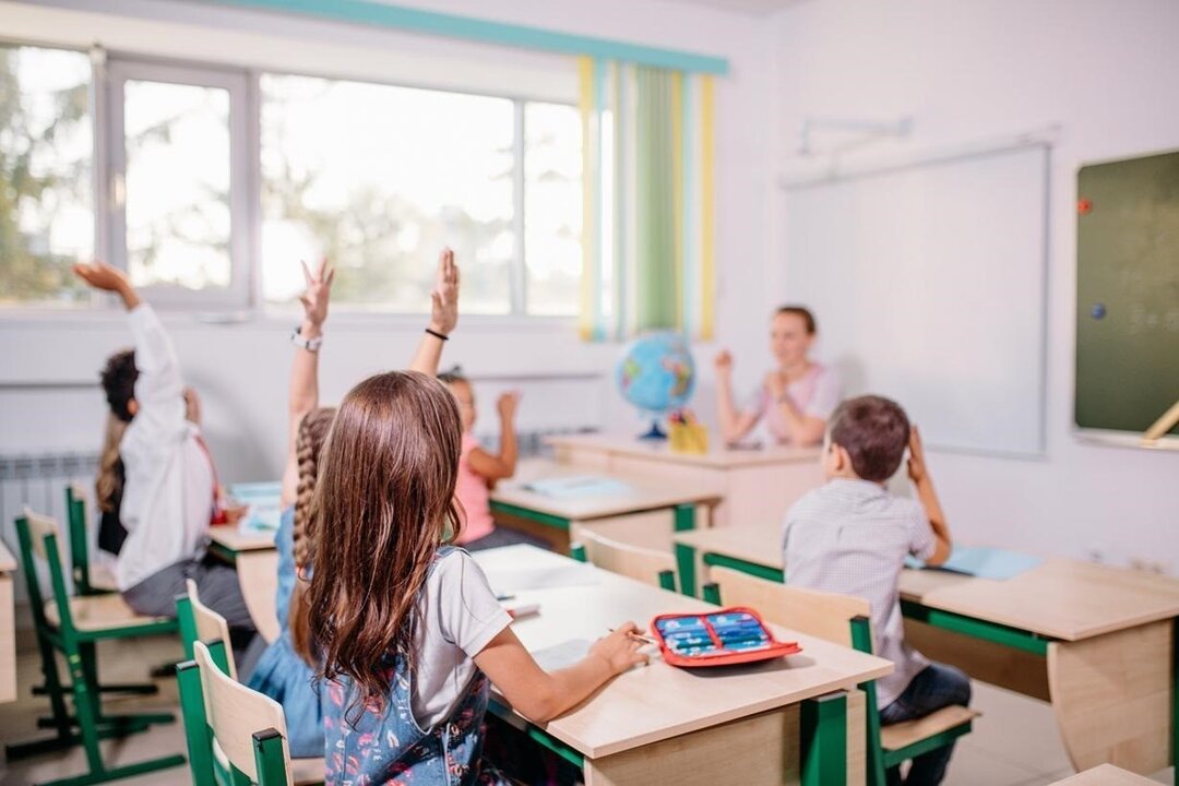 &iquest;Cu&aacute;nto cobra un profesor en Espa&ntilde;a? este es el salario seg&uacute;n la CCAA