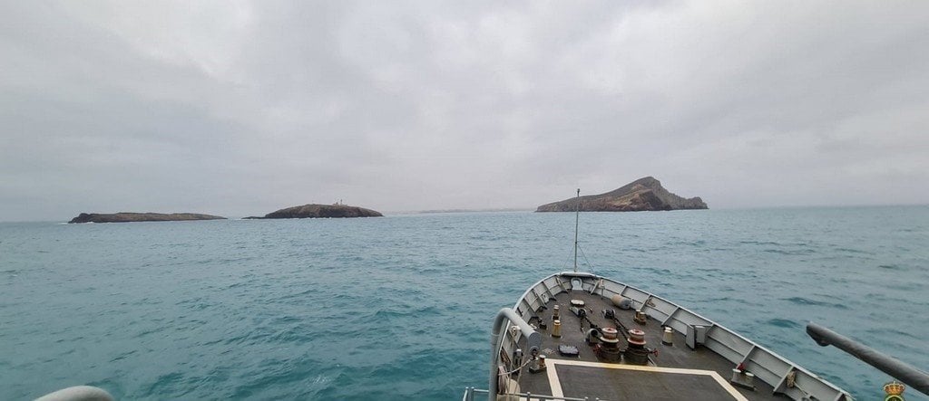 El patrullero 'Centinela' de la Armada, junto a las Islas Chafarinas, en una imagen de archivo (Foto: Armada española).