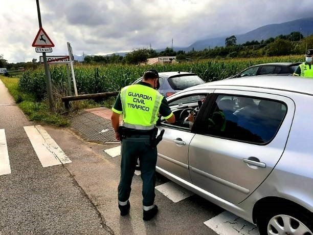 Control de la Guardia Civil de Tráfico en Asturias.