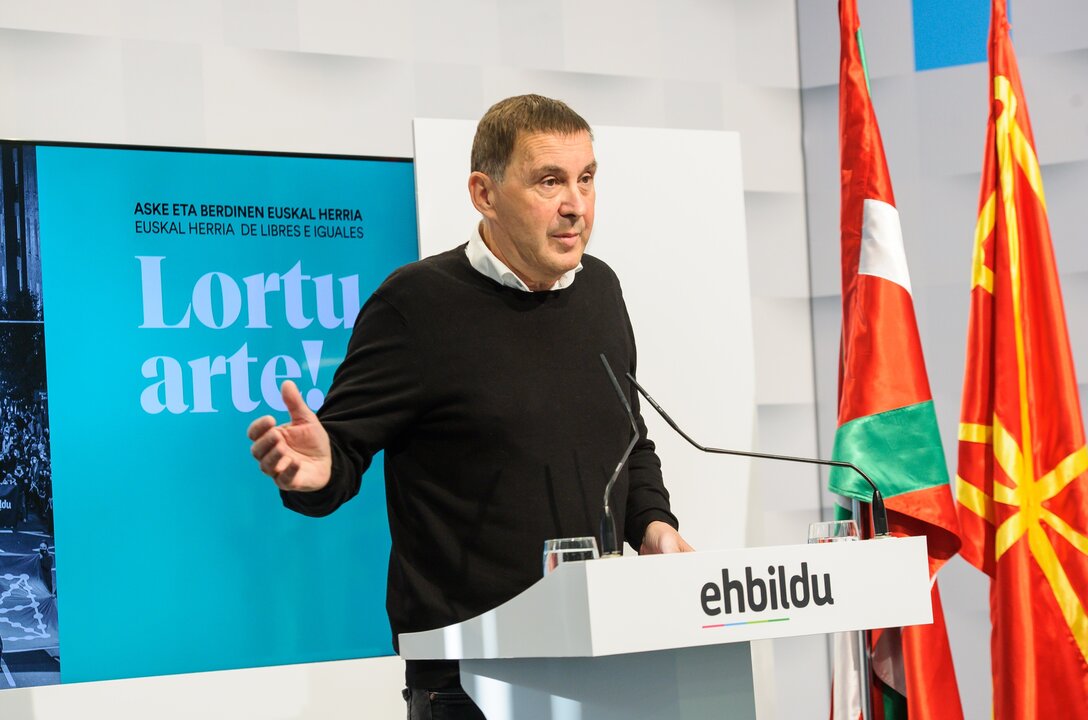 Rueda de prensa del coordinador general de SH Bildu Arnaldo Otegi y la portavoz en el Congreso Mertxe Aizpurua en la sede de San Sebastian 22/11/2021 - FOTO UNANUE