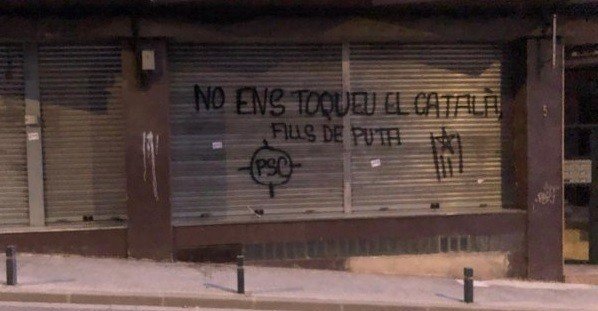 Pintada contra el PSC en Berga (Barcelona).