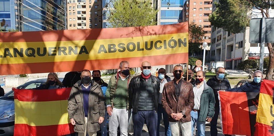 Concentración falangista de protesta contra las condenas por el asalto a la Librería Blanquerna.
