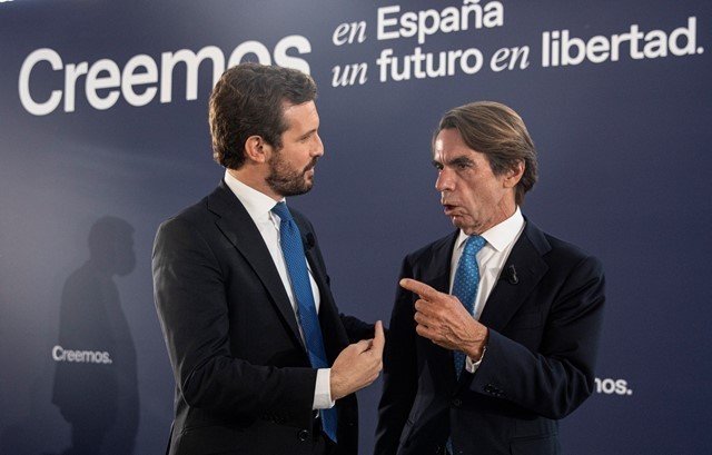 El presidente del PP, Pablo Casado, y el expresidente del Gobierno José María Aznar.