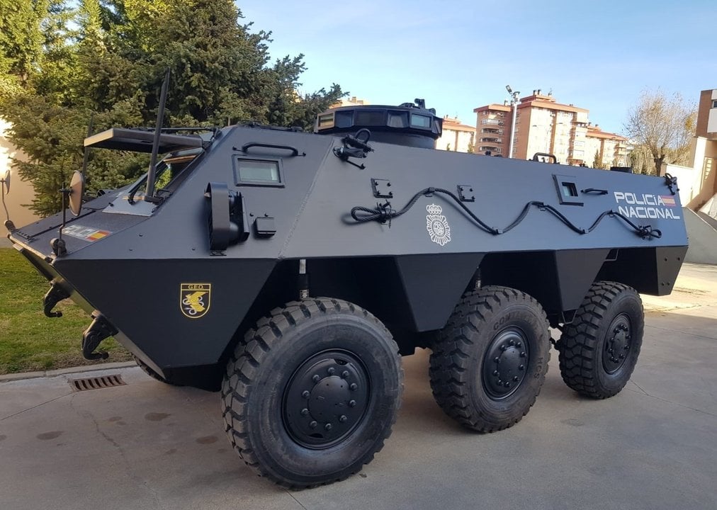 Vehículo BMR del GEO de la Policía Nacional.