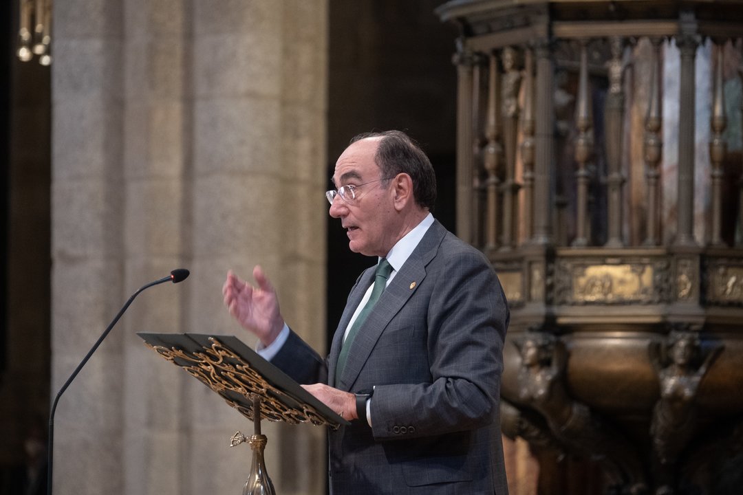 El presidente de Iberdrola, José Ignacio Sánchez Galán, durante la inauguración de la nueva iluminación interior de la Catedral de Santiago de Compostela.