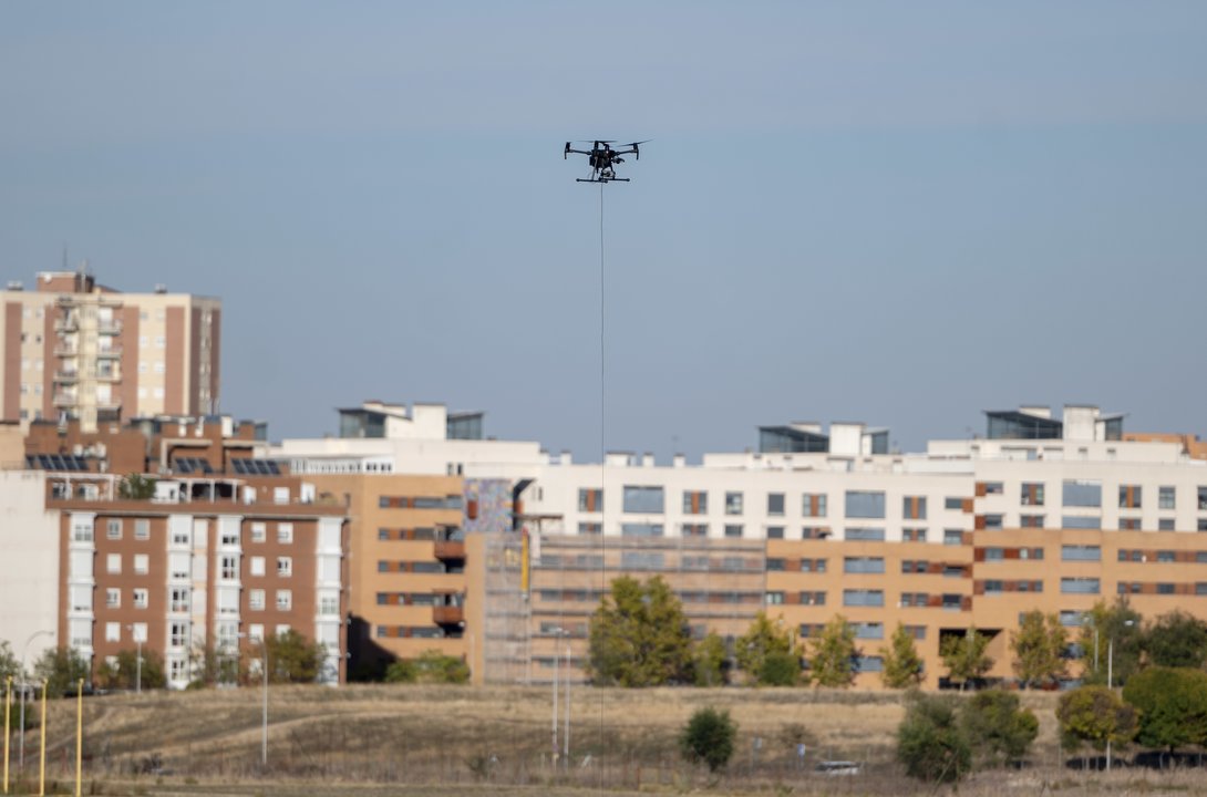 Un dron sobrevolando el aeródromo de Cuatro Vientos, en Madrid