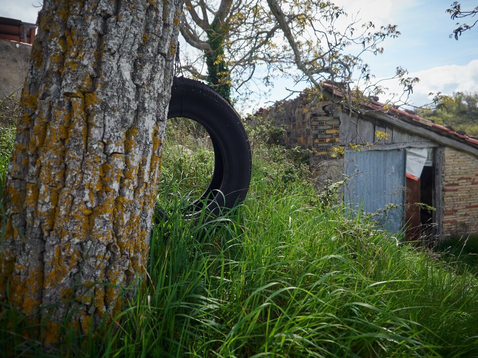 Detalle de pueblo abandonado en el Valle de Ezcabarte, Navarra