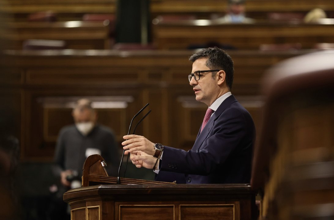 El ministro de la Presidencia, Félix Bolaños, interviene en una sesión plenaria, en el Congreso de los Diputados.