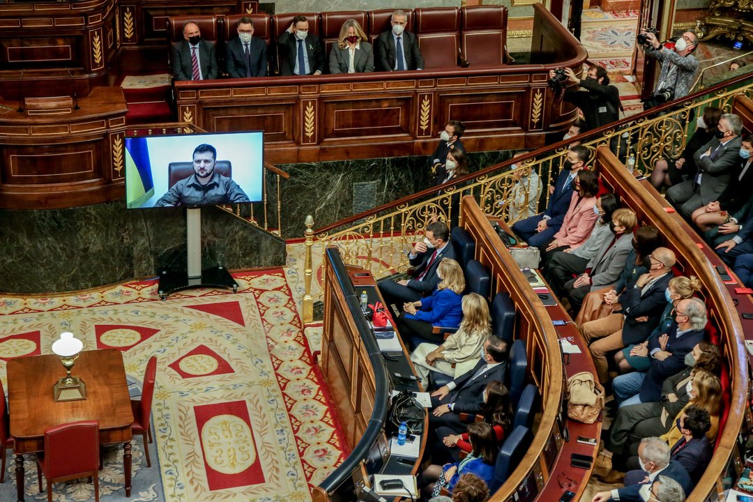 El presidente de Ucrania, Volodímir Zelenski, interviene telemáticamente en el hemiciclo del Congreso de los Diputados el pasado martes