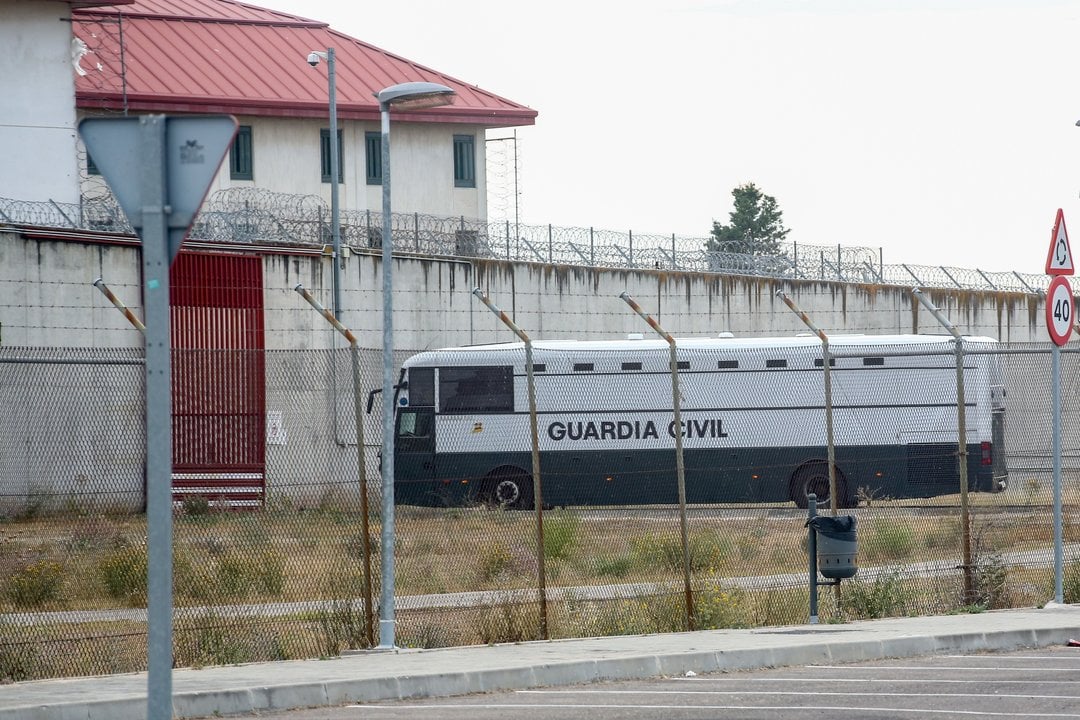 Un furgón de la Guardia Civil en una prisión.