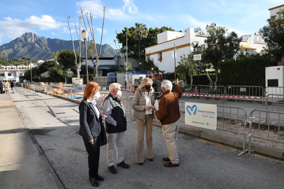 El Ayuntamiento de Marbella remodela uno de los principales accesos p&uacute;blicos a la playa de Casablanca. Foto de recurso.