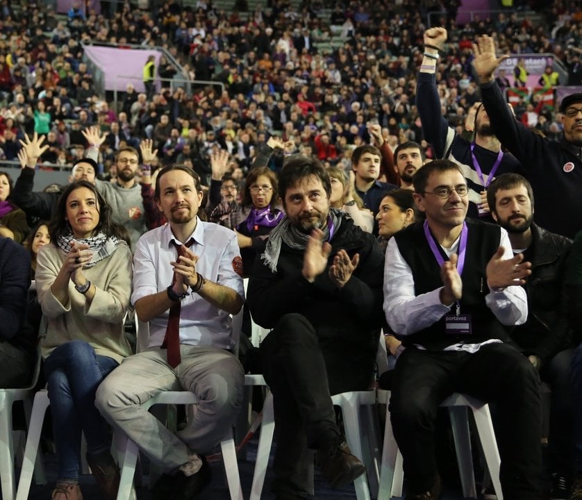 Irene Montero, Pablo Iglesias, Rafa Mayoral, Juan Carlos Monedero y Juanma del Olmo en un acto de Podemos.