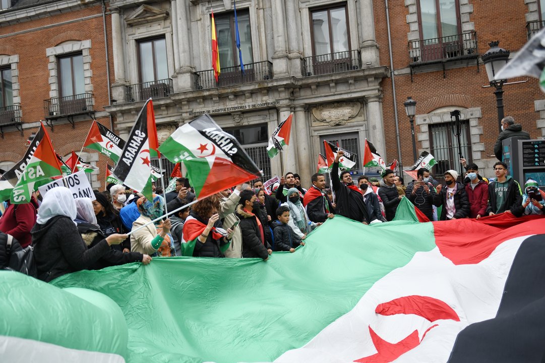 Manifestación pro saharaui ante el Ministerio de Asuntos Exteriores.