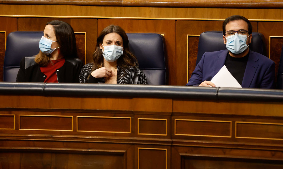 La ministra de Derechos Sociales y Agenda 2030, Ione Belarra; la ministra de Igualdad, Irene Montero; y el ministro de Consumo, Alberto Garzón.