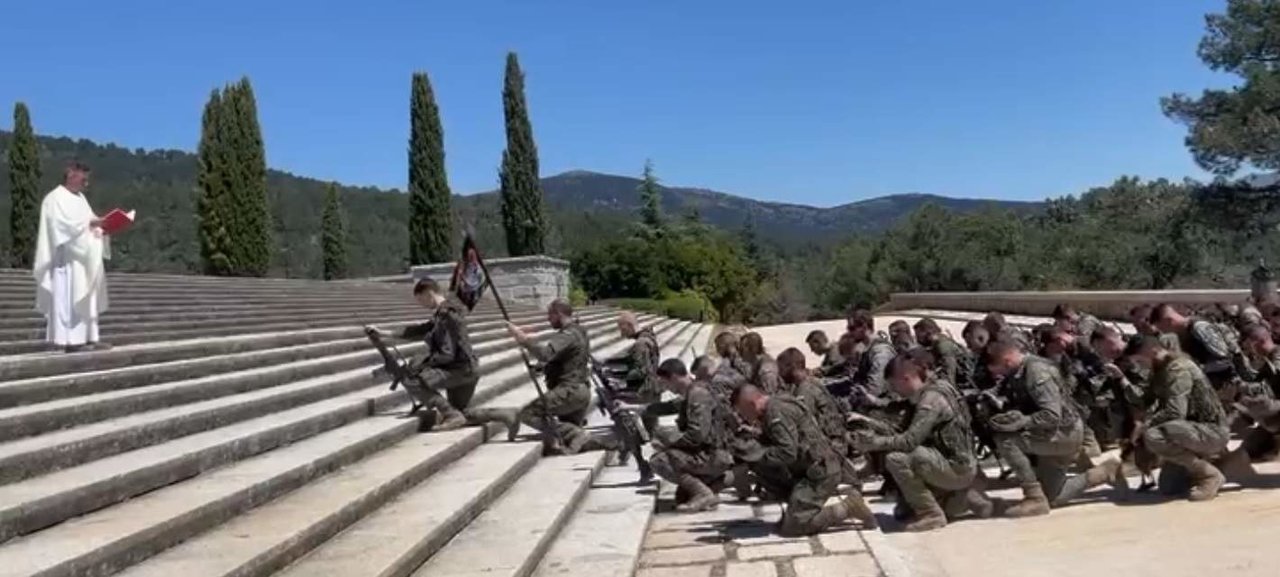 Militares en la explanada del Valle de los Caídos (Imagen: Ciudadanos de Uniforme).