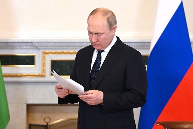 HANDOUT - 25 June 2022, Russia, Saint Petersburg: Russian President Vladimir Putin is pictured ahead of his meeting with Belarusian President Alexander Lukashenko. Photo: -/Kremlin/dpa