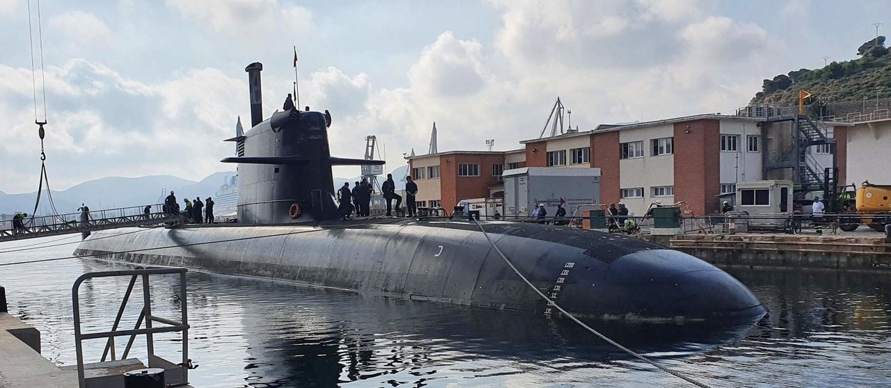 Submarino S81 Isaac Peral, trasladado al dique seco - Twitter Navantia