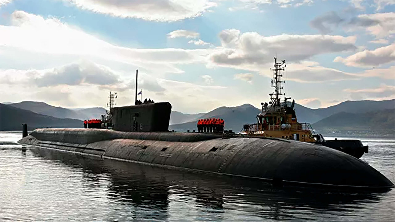 Rusia puso en el Mar Blanco el submarino más grande y potente del mundo el K-329 Bélgorod