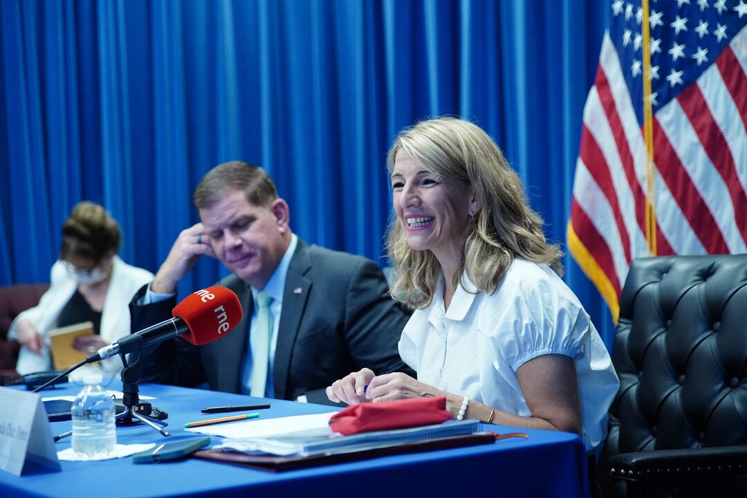 La vicepresidenta Yolanda D&iacute;az, en rueda de prensa tras una reuni&oacute;n bilateral con el secretario de Trabajo de los Estados Unidos, Martin Walsh.