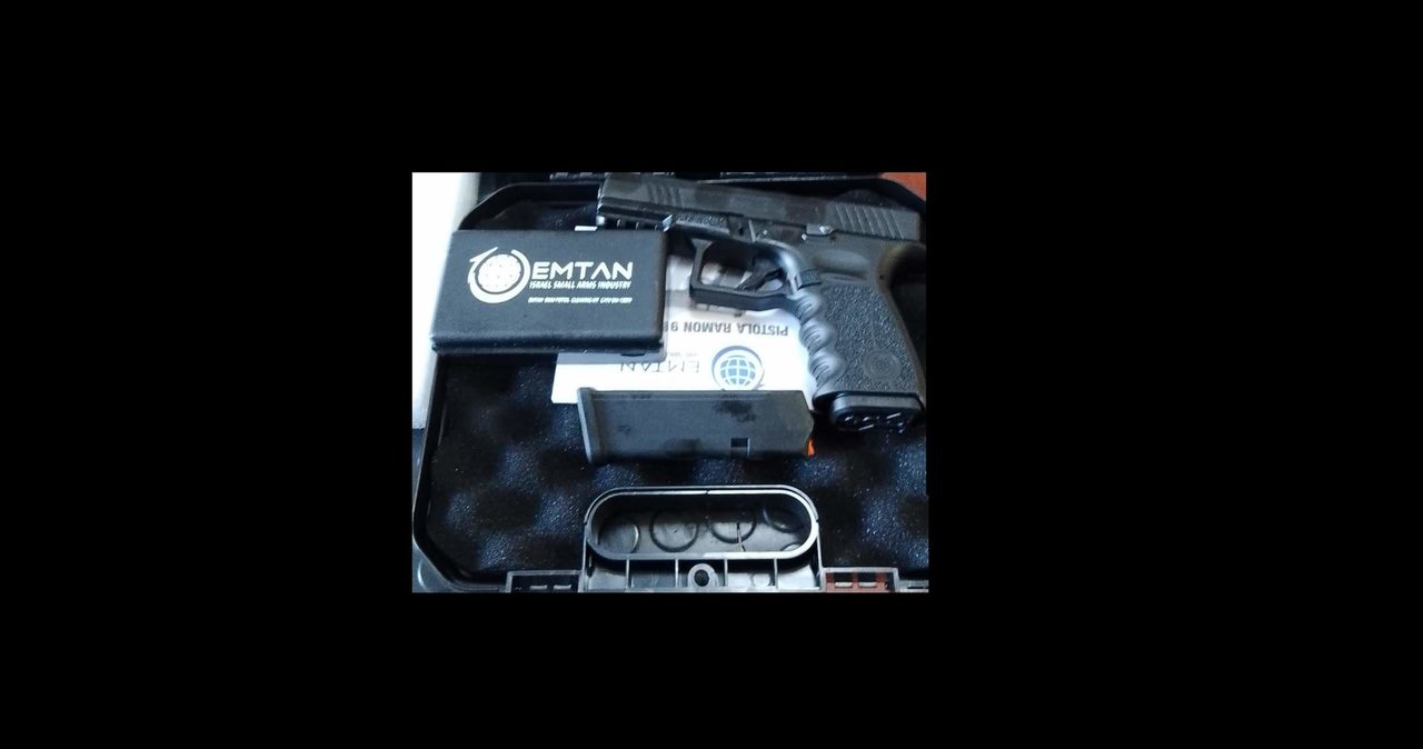 Pistola Ramon entregada en una comandancia de la Guardia Civil.