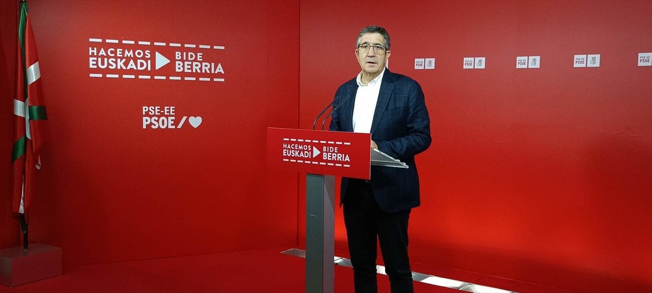 Patxi López en la sede del PSE-PSOE en Bilbao, Vizcaya
