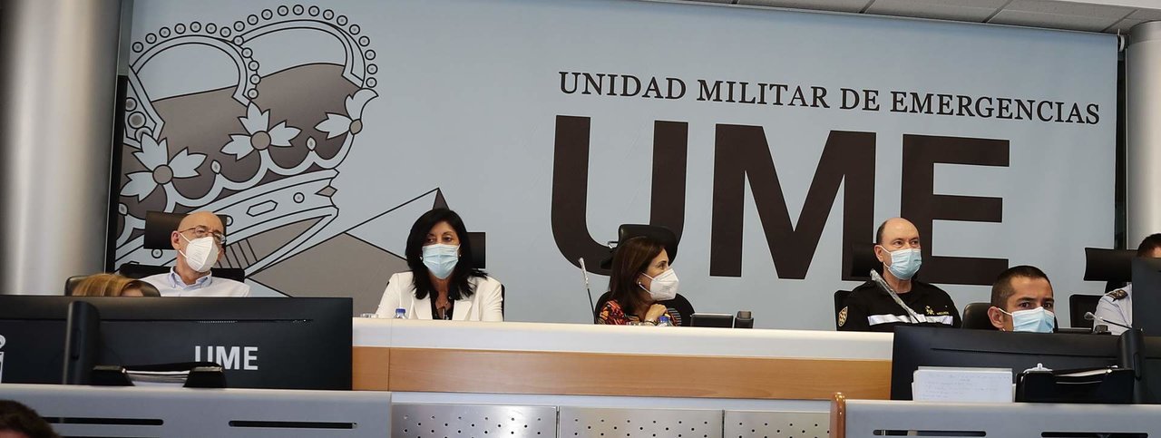 Esperanza Casteleiro y Margarita Robles, en el Cuartel General de la UME (Foto: MDE/Rubén Darío Somonte).