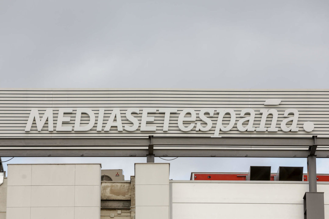 Cartel Mediaset España en la Sede de Telecinco.