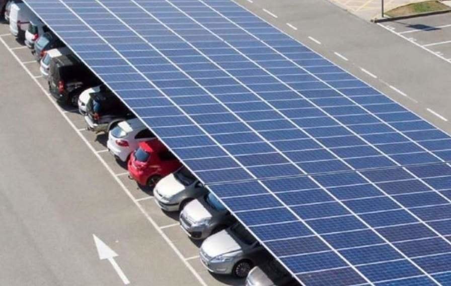 Imagen que utiliza Presidencia para ilustrar su proyecto de aparcamiento con placas solares.
