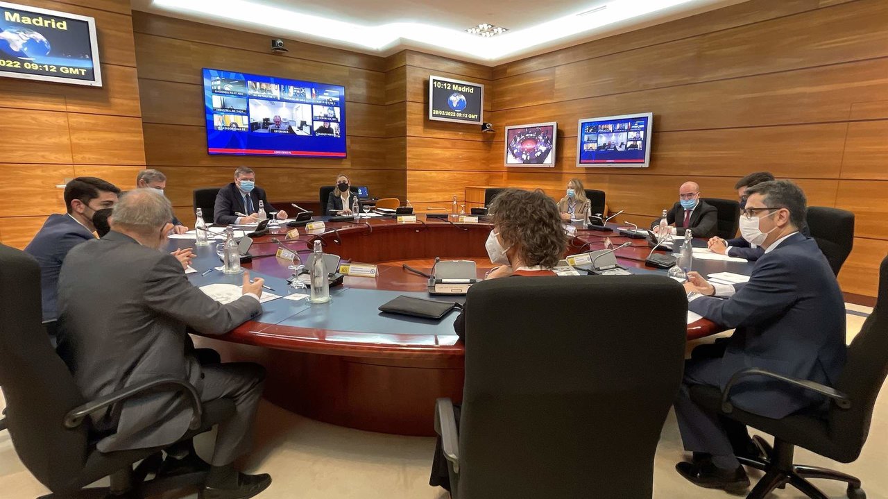 El ministro de la Presidencia, Félix Bolaños preside la reunión del Comité de Situación de Seguridad Nacional.