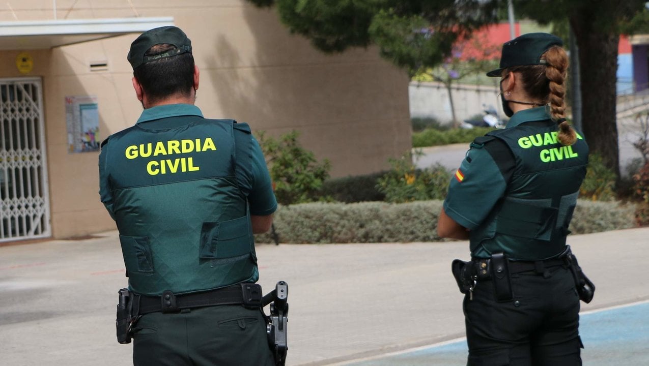 Dos agentes de la Guardia Civil en una imagen de archivo.