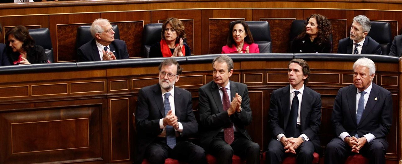 Mariano Rajoy, con Zapatero, Aznar y González en el Congreso de los Diputados (Foto: Eduardo Parra / Europa Press).