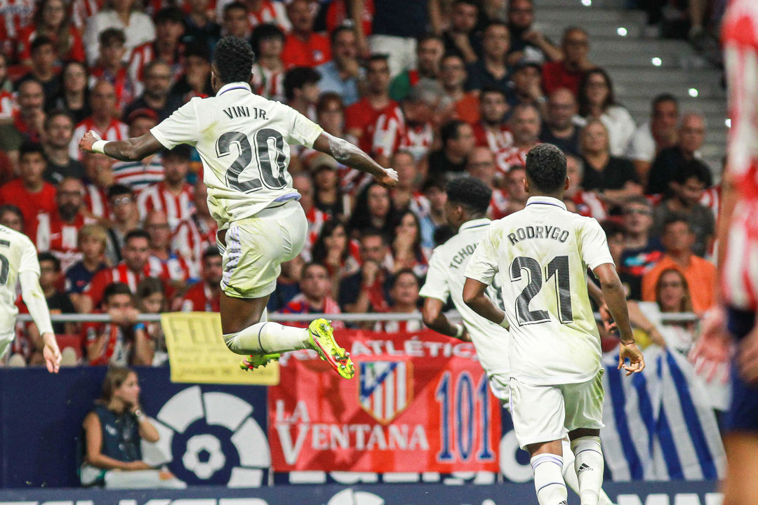 Vinicius Junior celebrando un gol del Real Madrid contra el Atlético de Madrid.